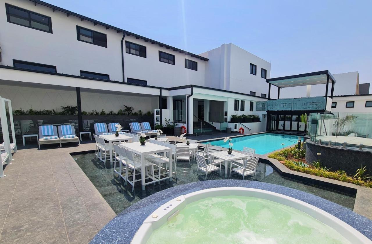 Mint Hotel 84 On Katherine Johannesburg Exteriör bild