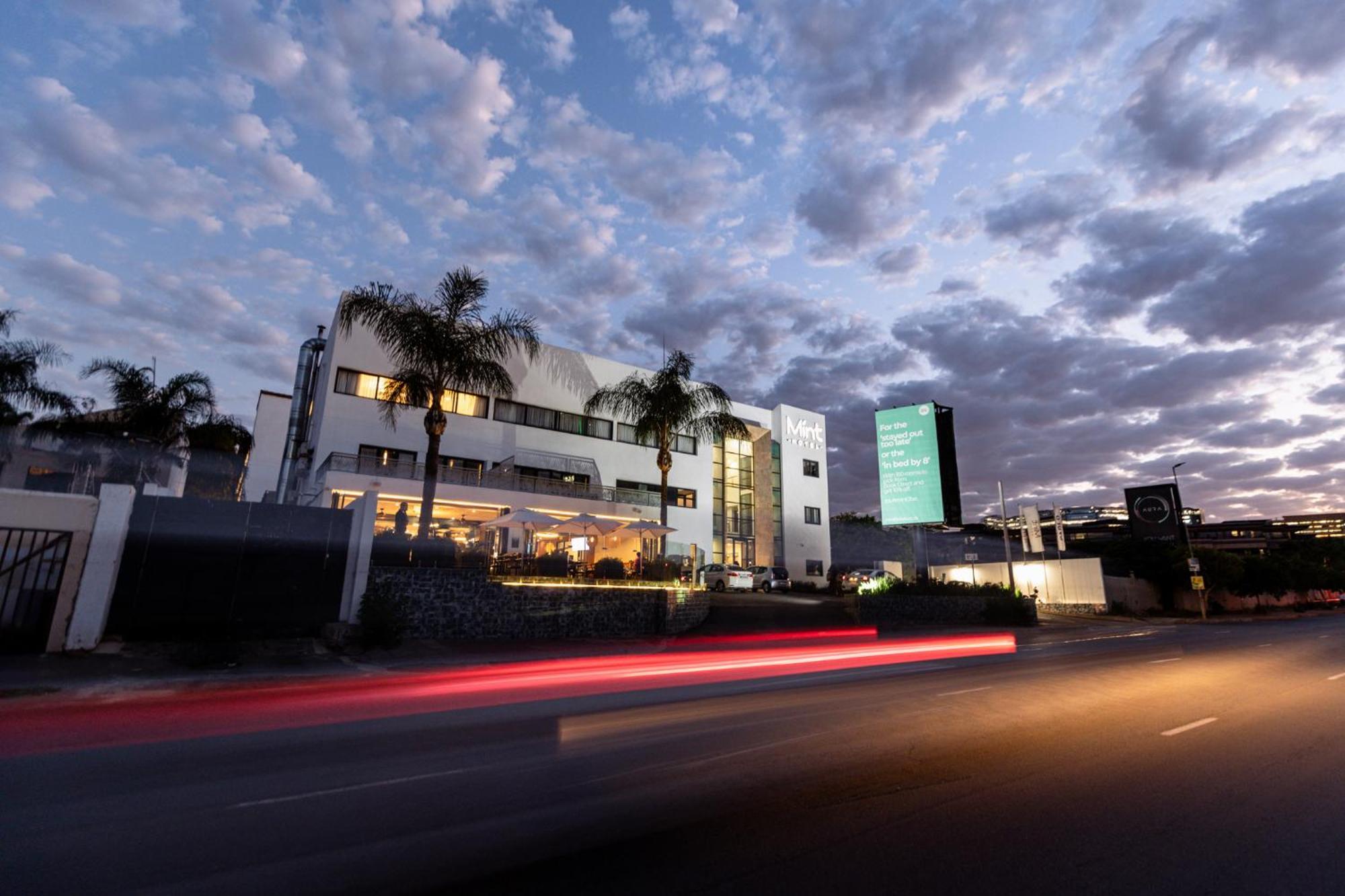 Mint Hotel 84 On Katherine Johannesburg Exteriör bild