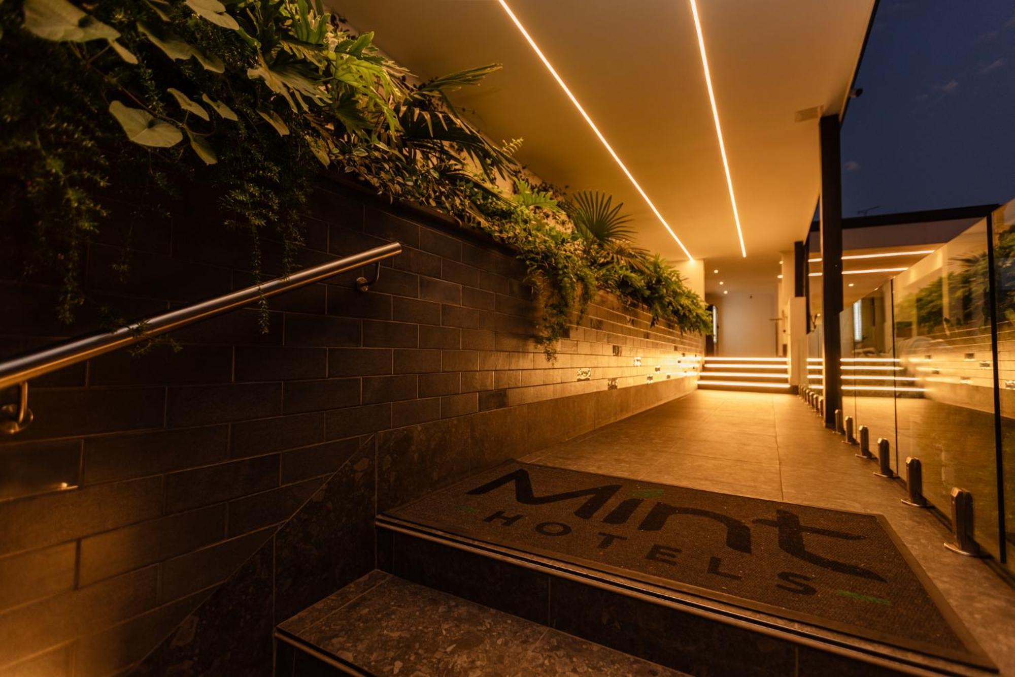 Mint Hotel 84 On Katherine Johannesburg Exteriör bild