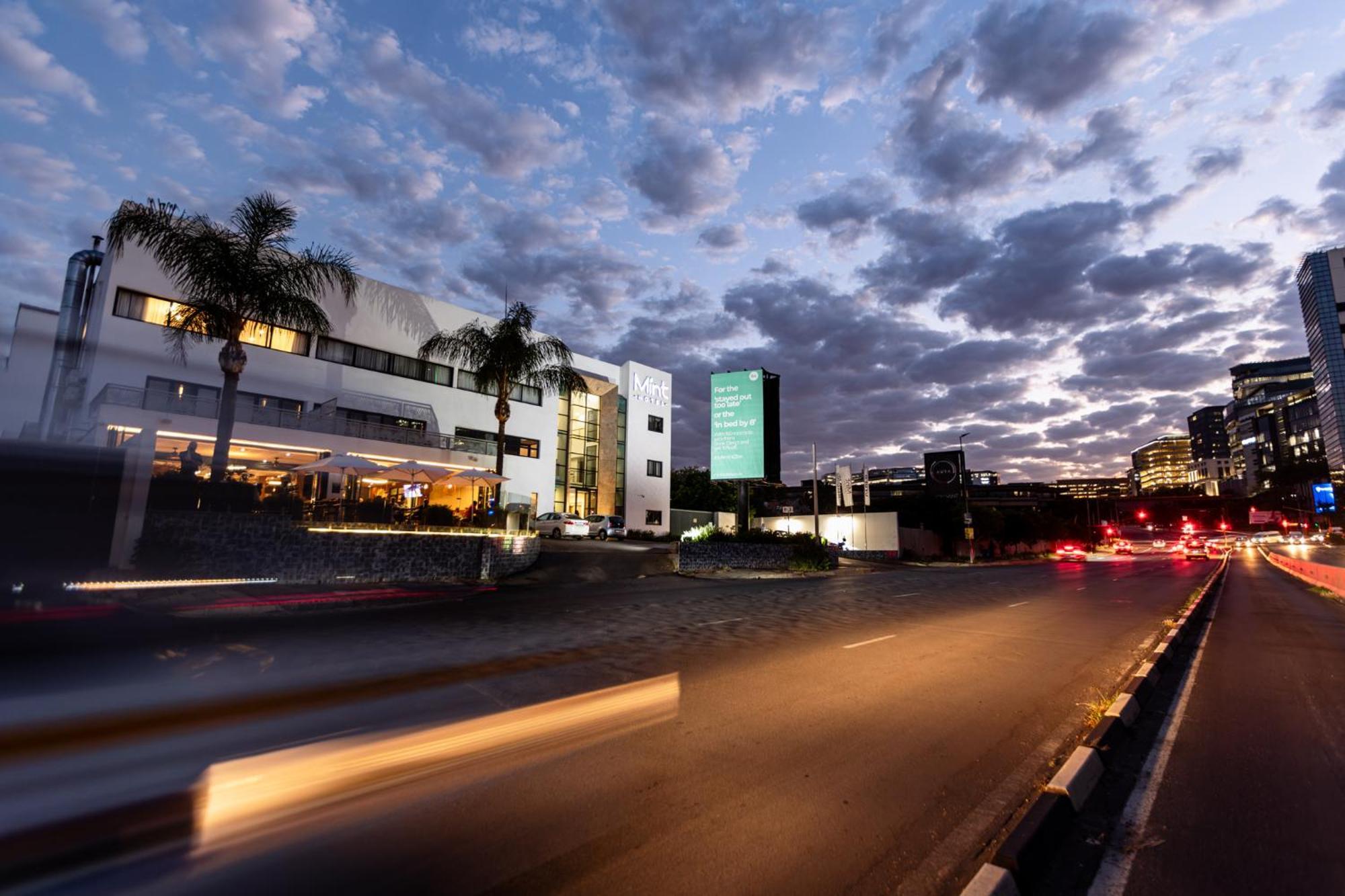 Mint Hotel 84 On Katherine Johannesburg Exteriör bild